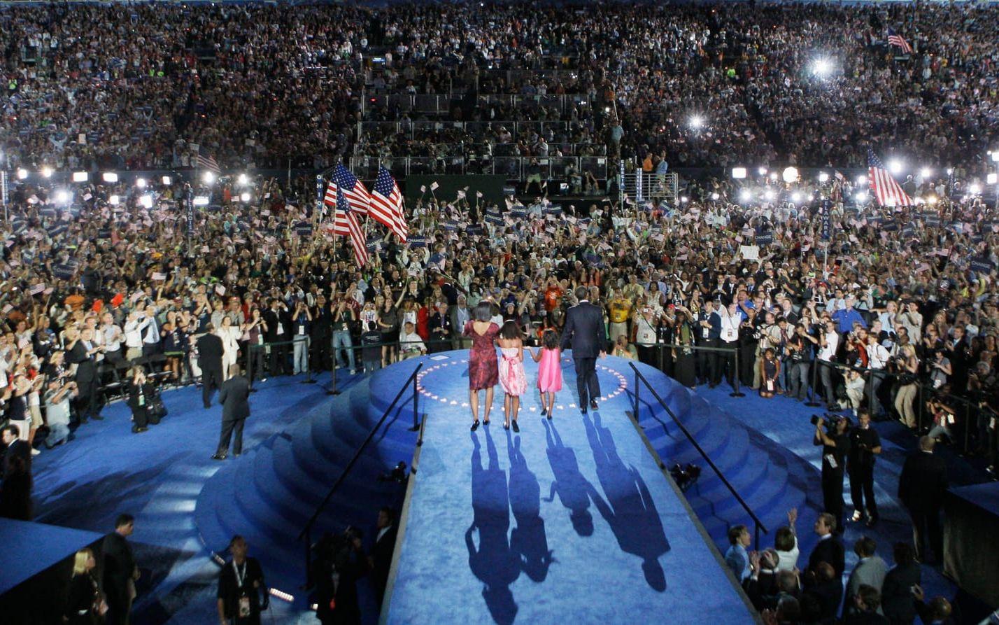 28 augusti, 2008: Familjen Obama möter publikens jubel på demokraternas kongress. Foto: TT