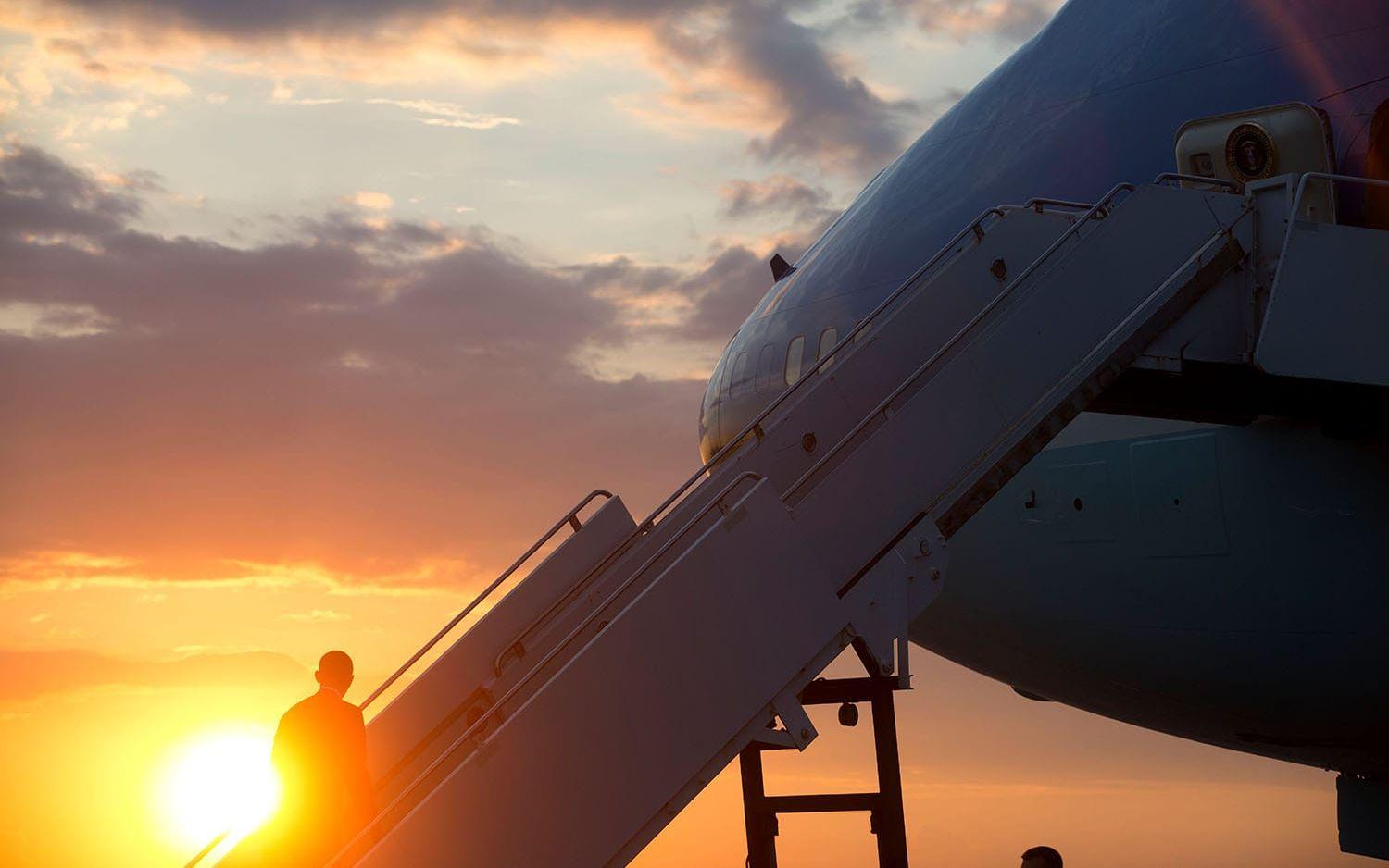 14 november, 2014: Obama kliver ombord på Air Force One på väg från Burma till Australien. Foto: Pete Souza / Vita Huset