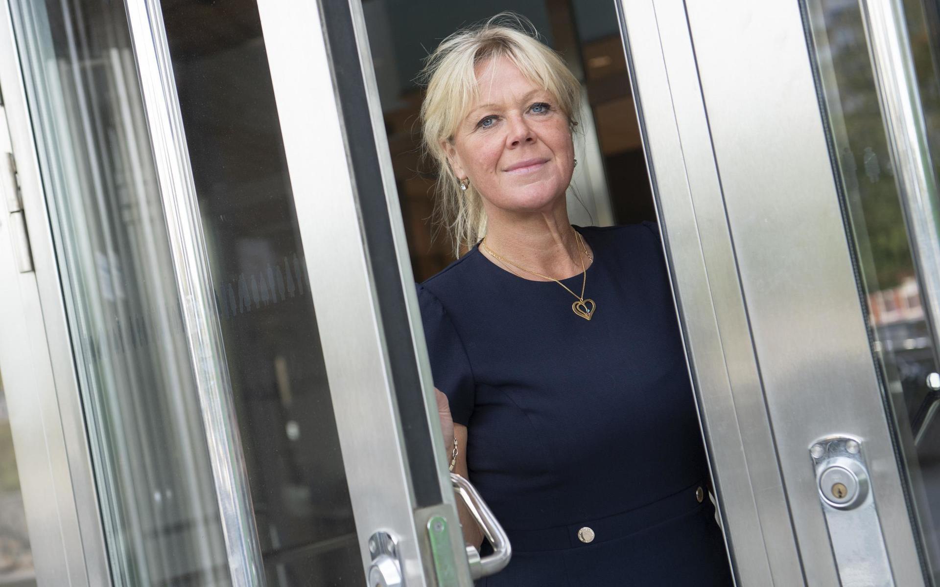 Anna Flink, säkerhetschef Södertälje kommun, varnar för att socialtjänsten kan bli kidnappad i sin godhet om man tror att man bara är en relationsskapande myndighet som ska hjälpa människor med det de vågar berätta.