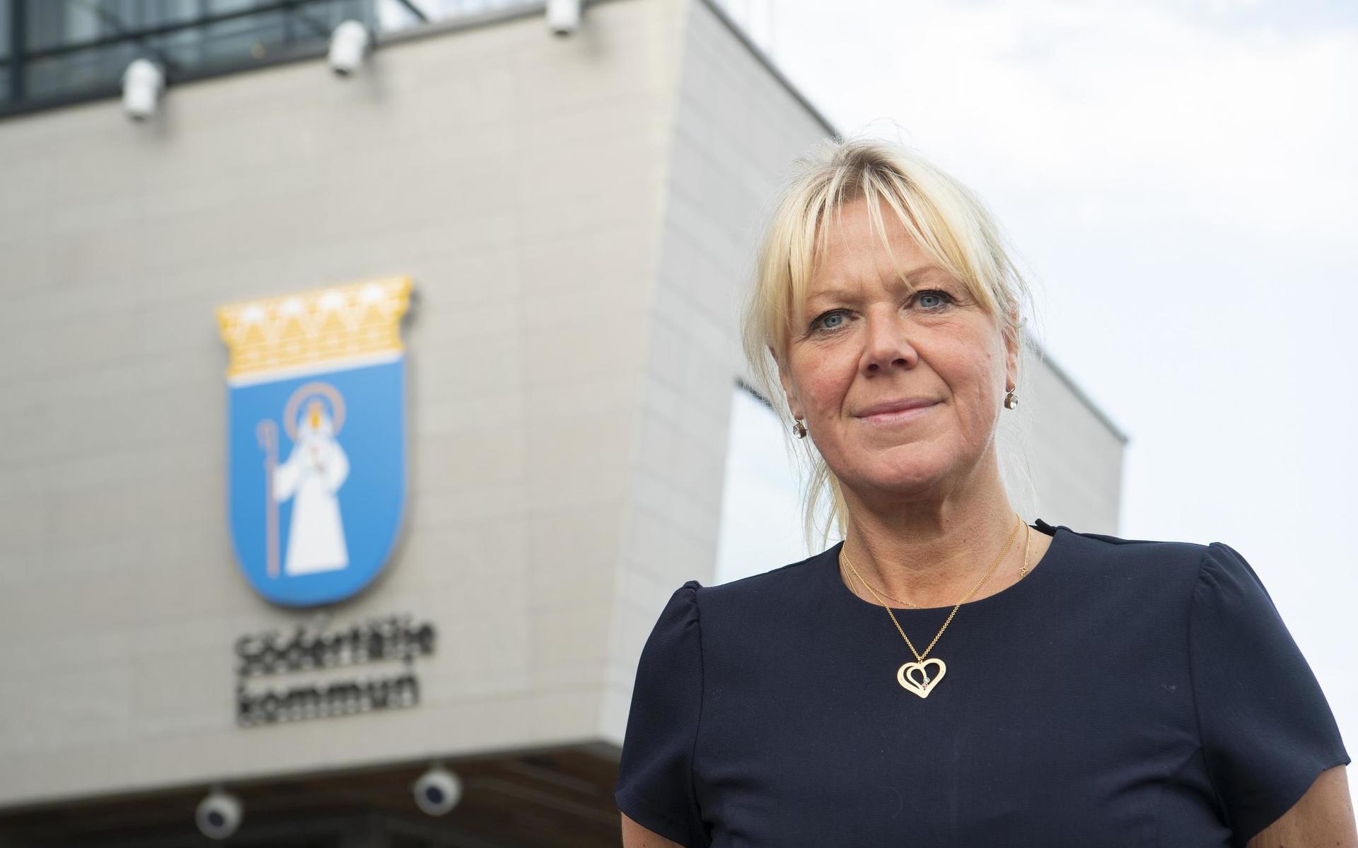 Anna Flink berättar att socialtjänstens kartläggning av de som tidigare fick försörjningsstöd visade att många skrev sig på en ny adress, men aldrig flyttade dit. Ofta skedde det i samband en så kallad skenskilsmässa. 