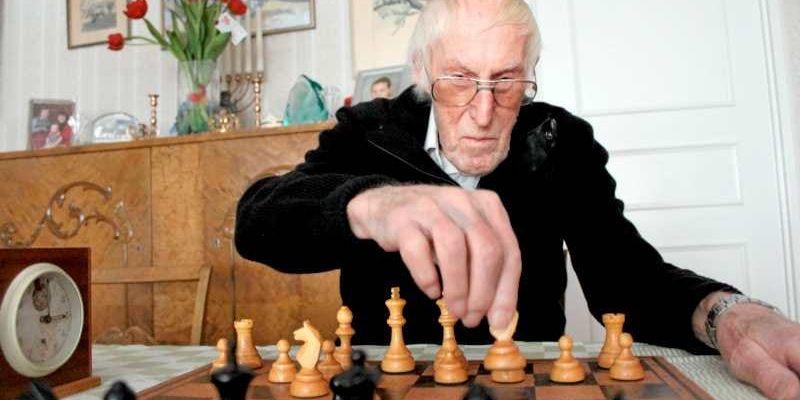 Schack matt – de orden har Lars Månsson, 91, fått säga flera gånger när han besegrat sin motståndare i schack. Nyligen vann han veteranklassen i Kungsbacka schackklubb.