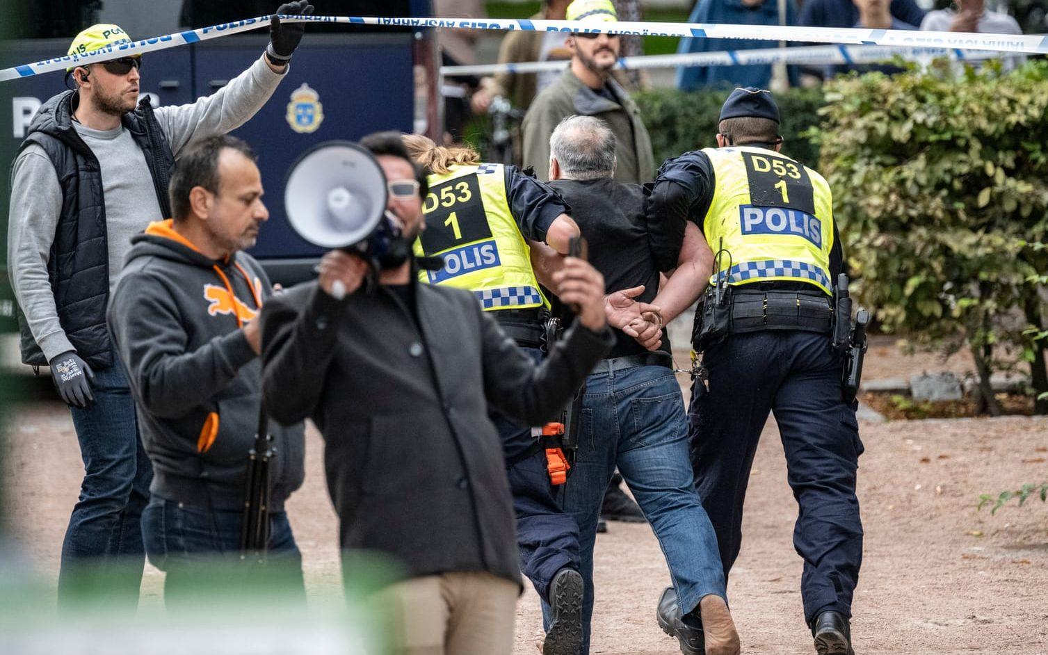 Tre personer greps vid protesterna mot Salwan Momikas koranbränning i Malmö.