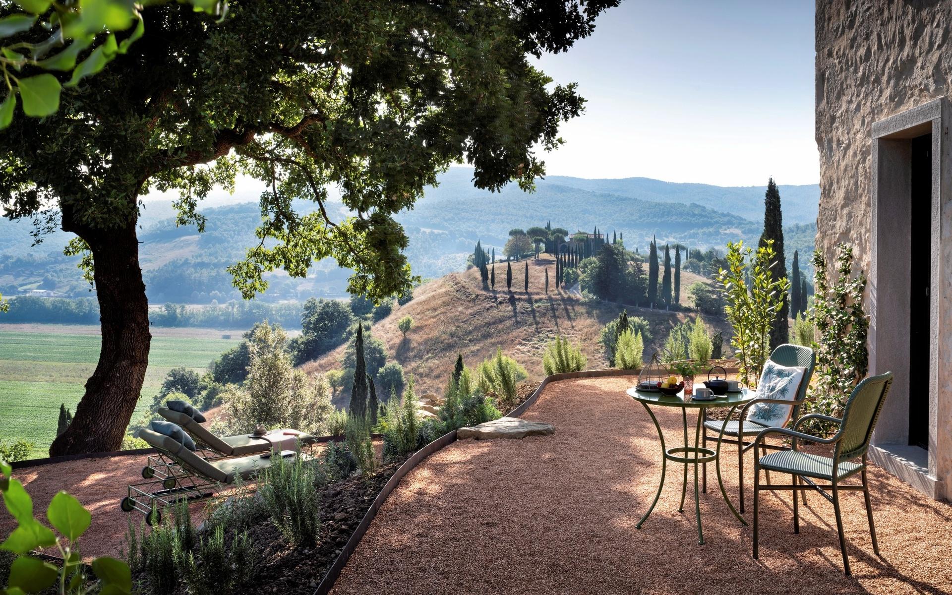 Det säregna hotellet Castello di Reschio i Umbrien välkomnade sina första gäster i maj 2021.