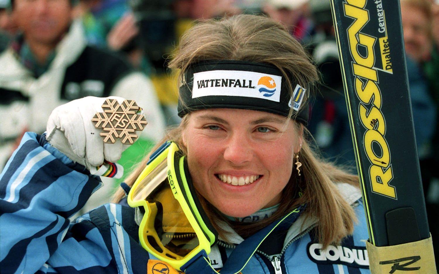 1997 tog <strong>Pernilla Wiberg</strong> ännu en medalj, när hon blev tvåa i störtloppet i Sestrieres. Foto: Bildbyrån