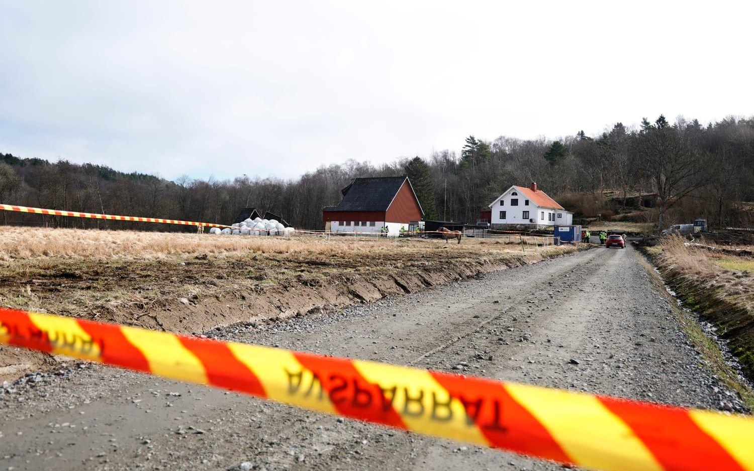 Avspärrningar efter jordskredet på Hisingen i Göteborg i mars.