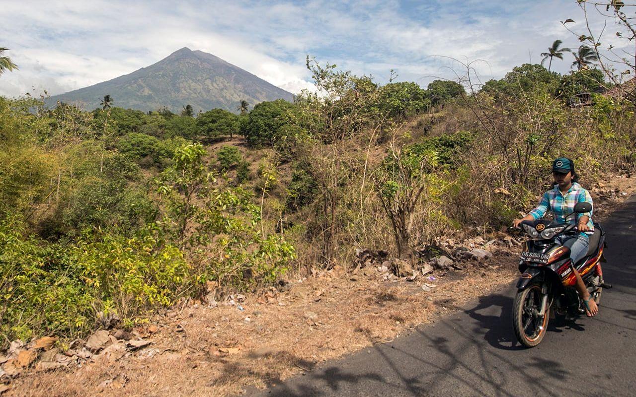 Mount Agung har visat tydliga tecken på ett nära förestående vulkanutbrott. Bilden är tagen 24 september. FOTO:J.P. Christo/AP
