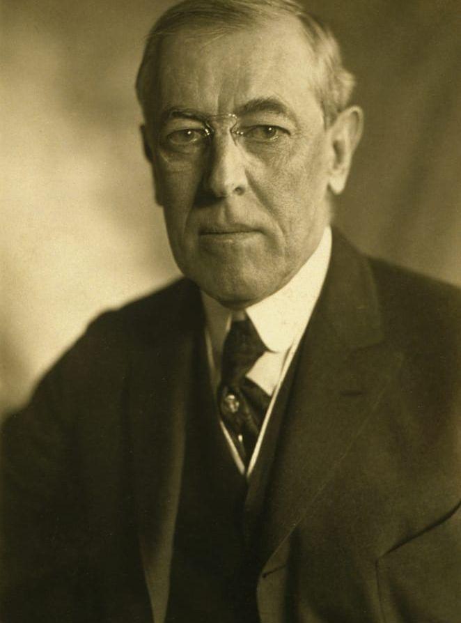 <strong>Woodrow Wilson (D), 1913–1921.</strong> Var presidenten som införde federal riksbank, förbud mot barnarbete och kvinnlig rösträtt. Klev in på ententens sida under första världskriget.