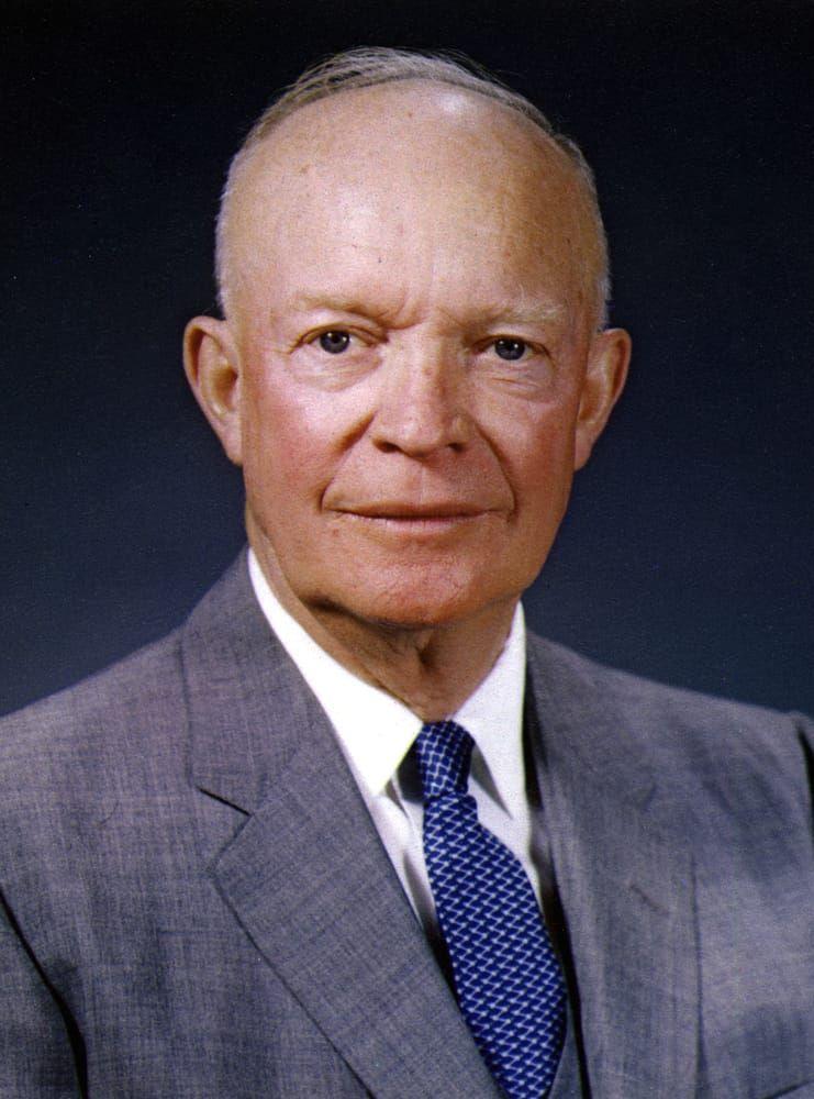 <strong>Dwight D. Eisenhower (R), 1953-1961.</strong> "Ike" hade en framgångsrik karriär inom militären bakom sig – han ledde bland annat landstigningen av Normandie – och vann enkelt presidentvalet. Han förbättrade relationen med Sovjet men initierade också NASA för att ta upp rymdkapplöpningen med Soviet. En annan historisk bedrift var när han skickade arméförband till Little Rock, Arkansas, för att säkerställa att nio svarta studenter kunde börja på stadens den segregerade skola.