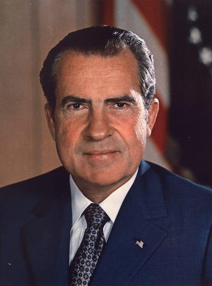 <strong>Richard Nixon (R), 1969-1974.</strong> Nixon förbättrade relationerna med både Kina och Sovjetunionen och började ta USA ut ur Vietnam. Han är dock mest känd för att han tvingades avgå på grund av Watergate-skandalen.
