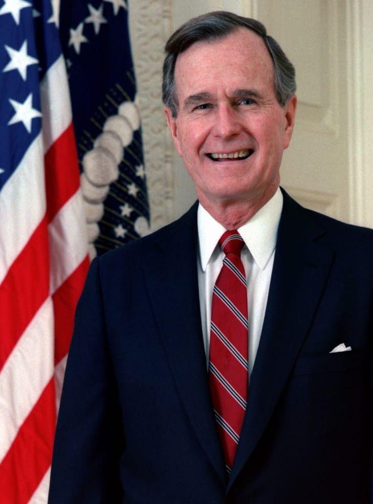 <strong>George H. W. Bush (R), 1989–1993.</strong> Före detta CIA-chef och oljemiljardär som tog över presidentposten just som Sovjetunionen kollapsade och östblocket föll. Kanske mest ihågkommen för  att han – under kodnamnet Operation Ökenstorm – attackerade Irak när Saddam Hussein invaderade Kuwait. Han lyckade dock inte på USA:s ekonomi på fötter.