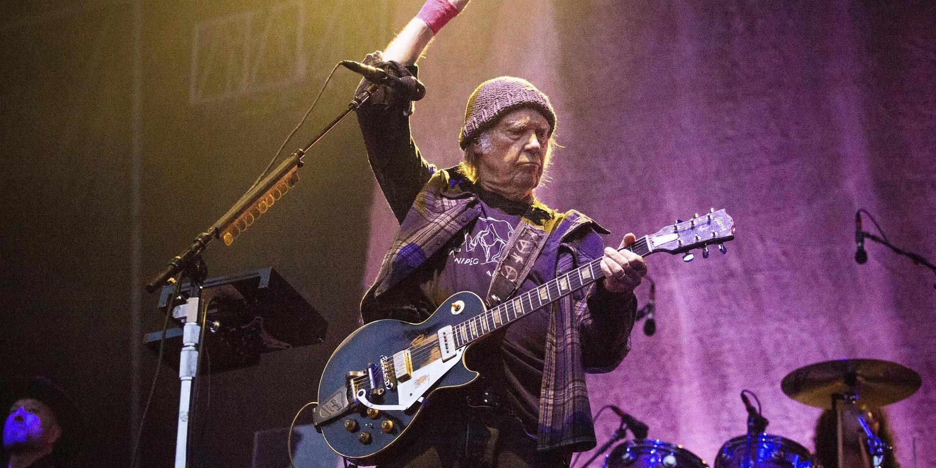 Neil Young stämmer Donald Trumps valkampanjs för att ha spelat två av artistens låtar på ett valmöte. Arkivbild.