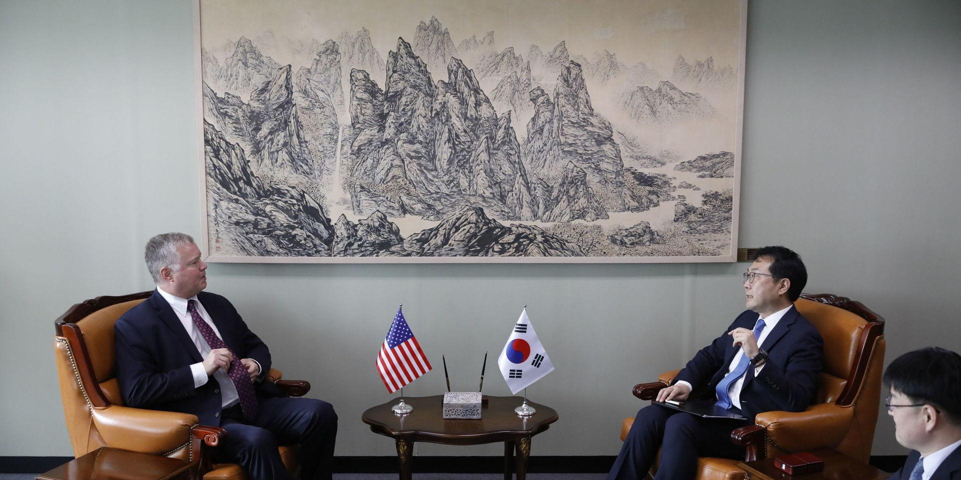 Stephen Biegun, USA:s särskilda sändebud för Nordkorea, under ett möte sin sydkoreanska motsvarighet Lee Do-Hoon i Seoul. 