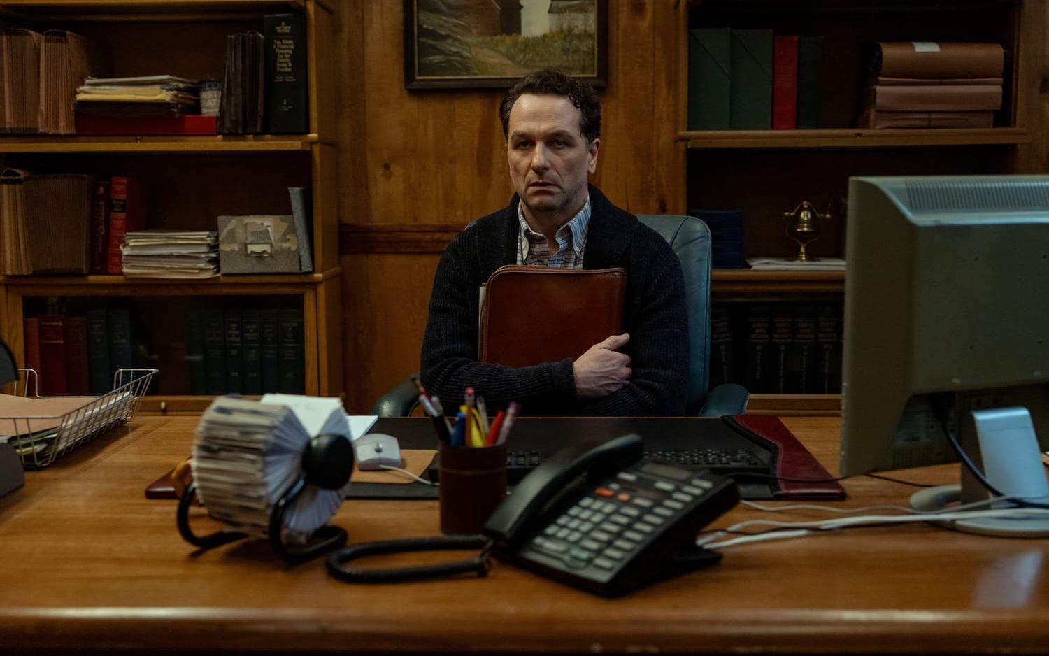 Matthew Rhys spelar borgmästare med problem i "Widow’s Bay"