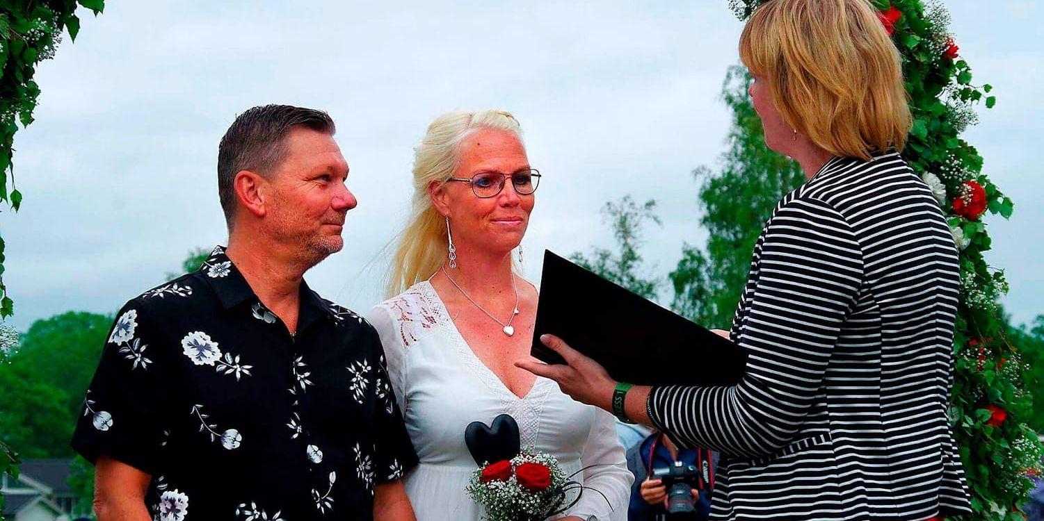 I början av juni i år gifte sig Magnus och Helene Elofsson från Ängelholm på Sweden Rock utanför Sölvesborg.