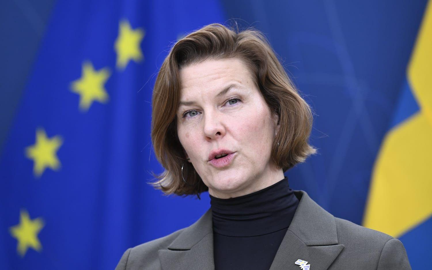 Jämställdhetsminister Nina Larsson (L) representerar Sveriges delegation på FN:s kvinnotoppmöte i New York som inleds på söndag.