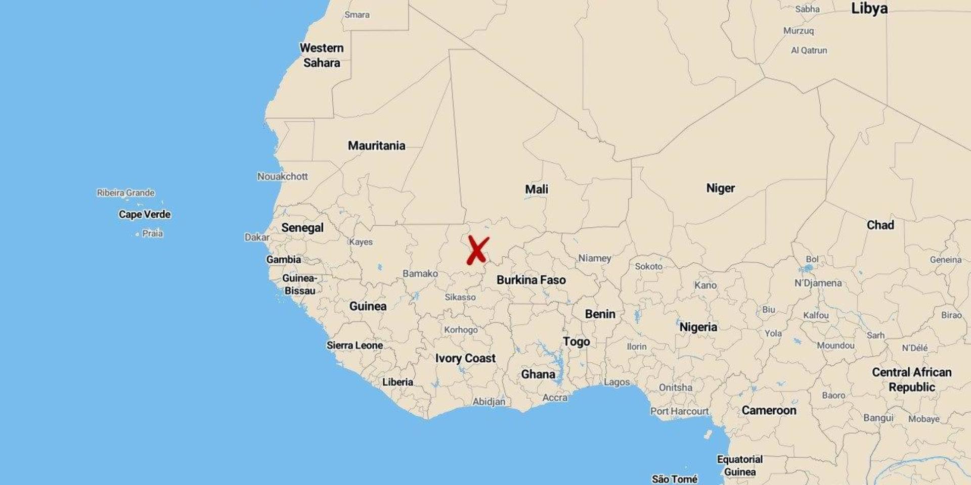 Ett 40-tal människor har dödats i attacker mot avlägset belägna byar i Mali och i bakhåll. 