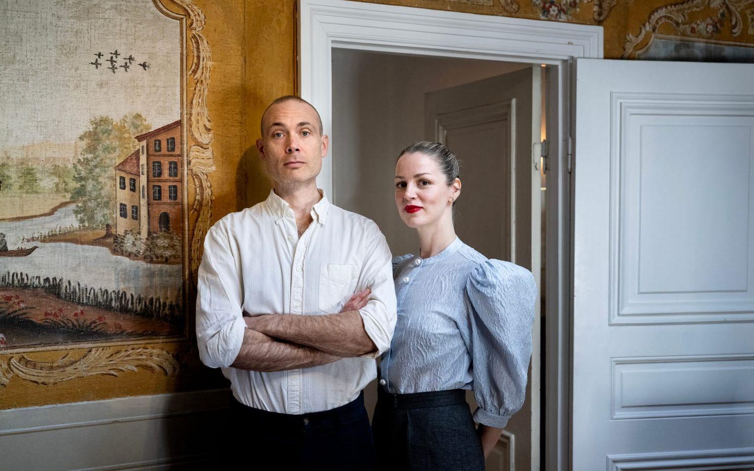 Trumps eskapader ställde till det skaparna av "Dips". "Det som vi tyckte var osannolika fantasiscenarier var plötsligt bara rimliga", säger Marie Agerhäll, här med Jesper Rönndahl. 