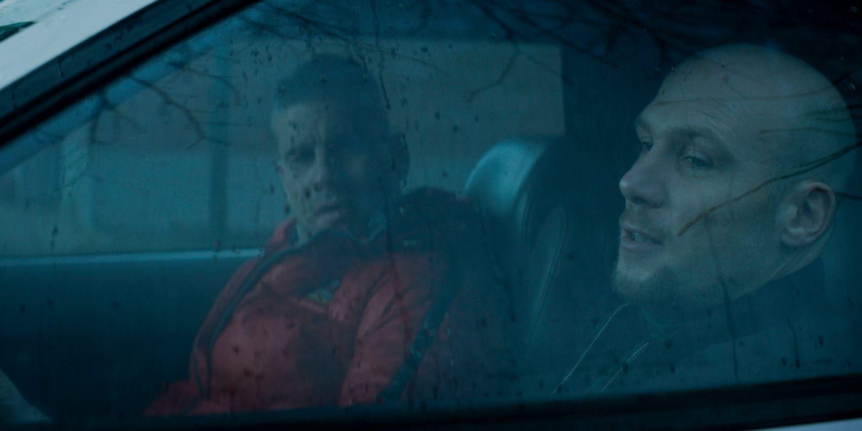 De flamländska bröderna Dave (Jeroen Perceval) och Kenny (Kevin Janssens) konkurrerar om mycket i filmen Ardennerna.