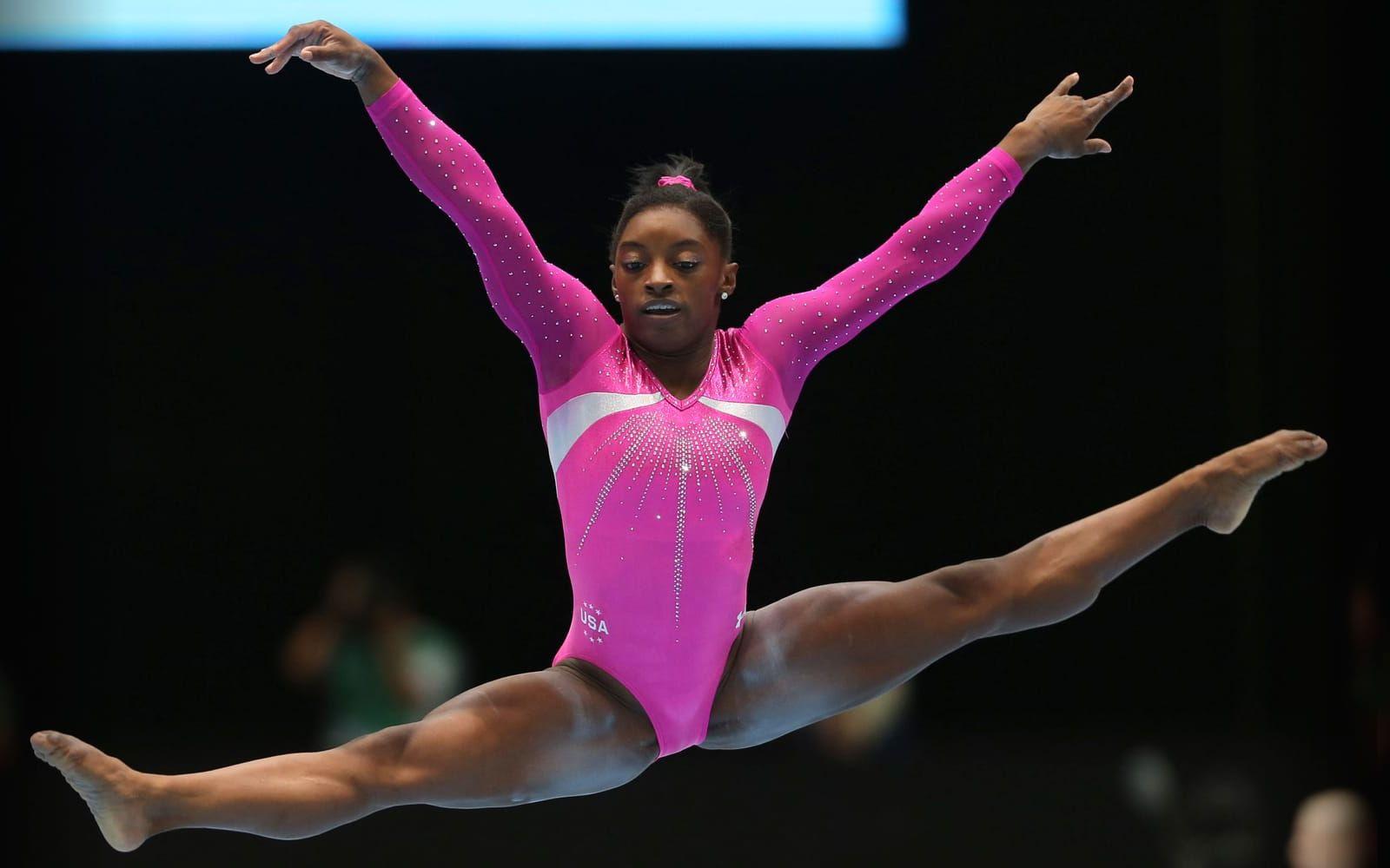 Simone Biles, USA. Kan vinna fem OS-guld i Rio om allt stämmer. 19-åringen har redan vunnit tio VM-guld – fler än någon annan kvinnlig gymnast. En otroligt sevärd artist som trotsar tyngdlagen när hon är ute på mattan. Foto: Bildbyrån