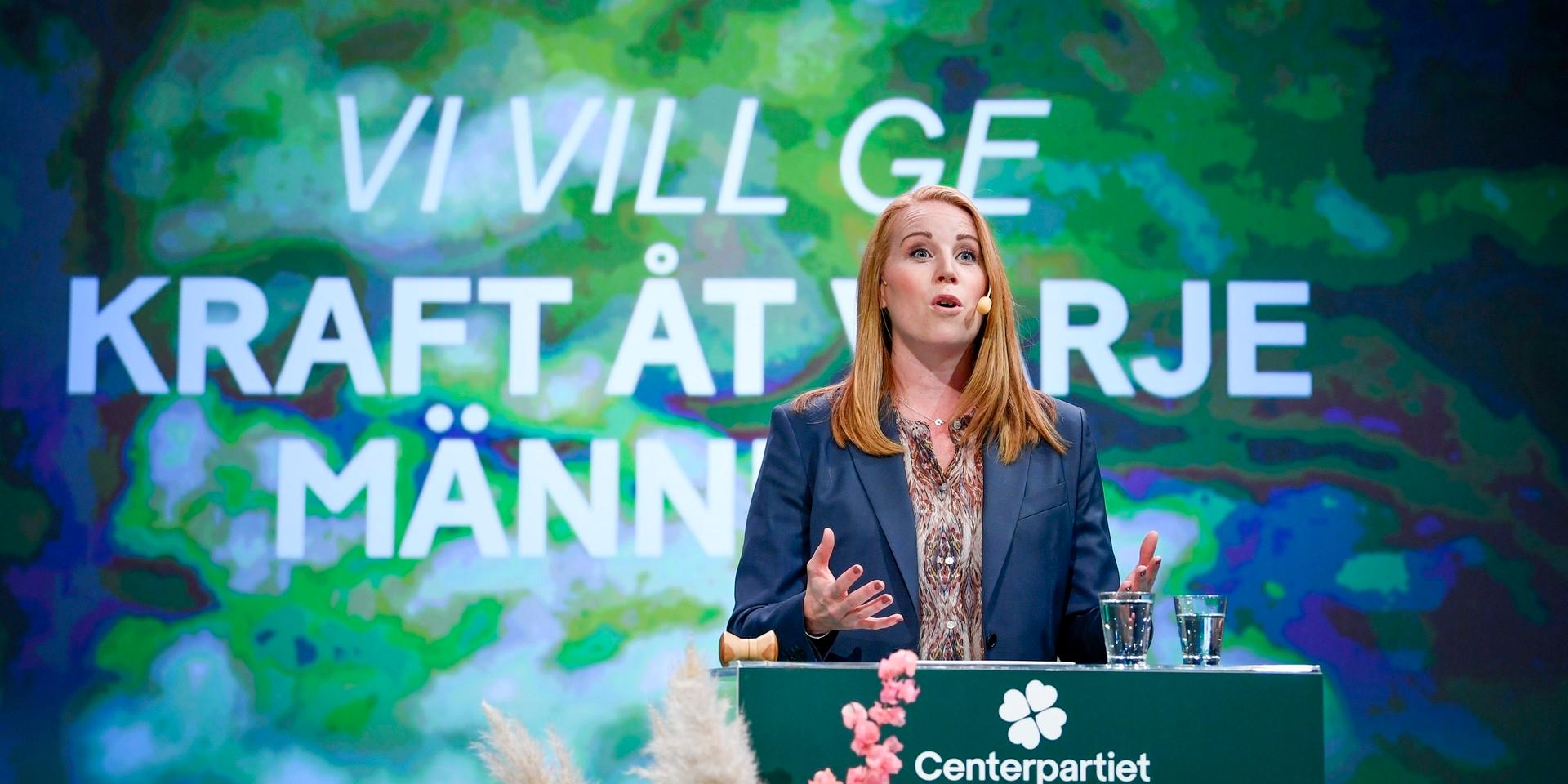 Partiledare Annie Lööf håller inledningstal under Centerpartiets partistämma i Sigtuna.