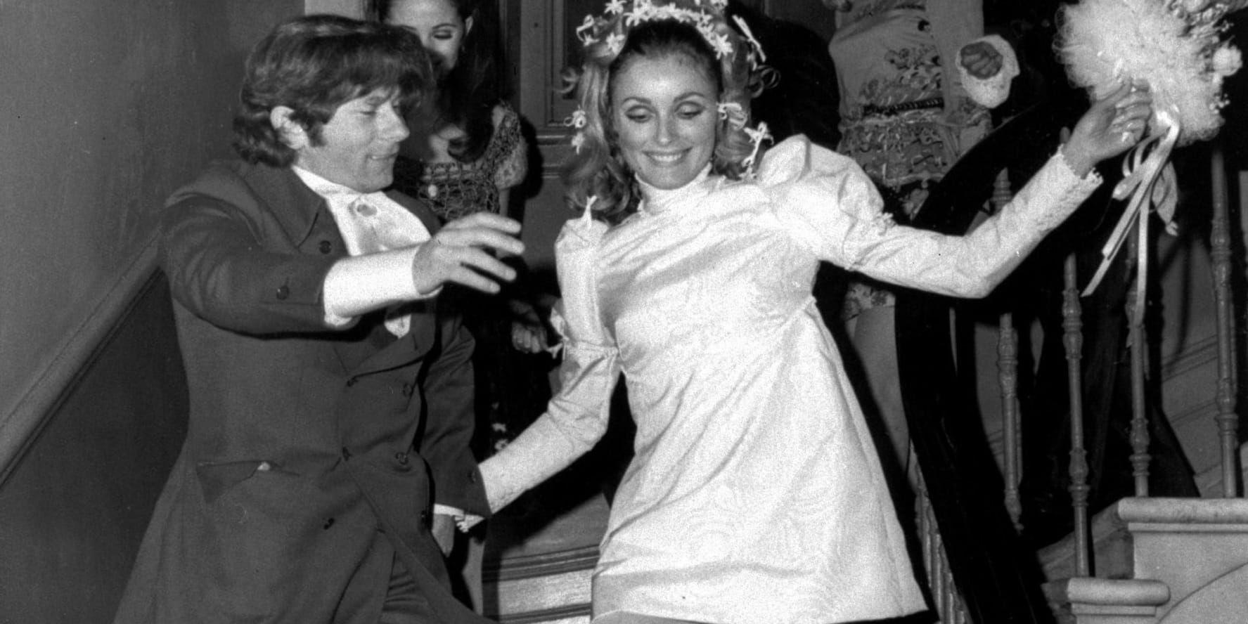 Regissören Roman Polanski och skådespelaren Sharon Tate gifte sig i London 1968. Ett år senare var hon död. Klänningen på bilden är en av dem som nu kommer att säljas på auktion. Arkivbild.