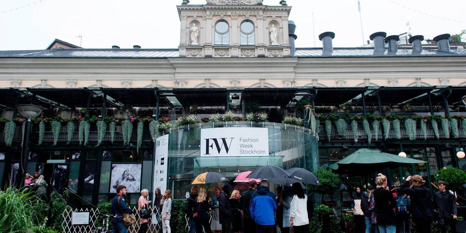 Under tre dagar bjuds det på modevisningar, utställningar och paneldiskussioner när Fashion Week Stockholm 2017 inleds på söndag. Flera av evenemangen är öppna för allmänheten. Arkivbild.