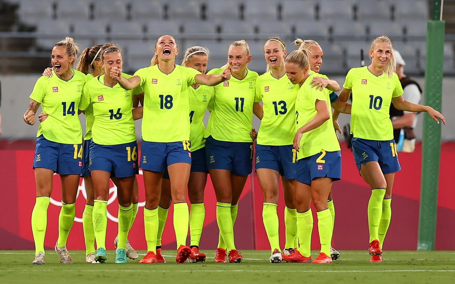 Sverige krossade USA i öppningsmatchen samtidigt var det tröjfärgen som väckte mest känslor bland tittarna