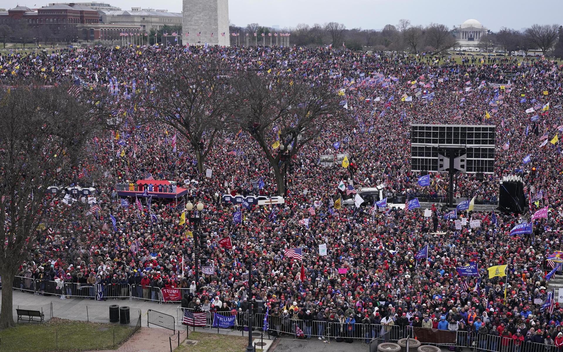 Onsdagens händelser började med att tusentals anhängare till den avgående presidenten Donald Trump hade samlats i huvudstaden.