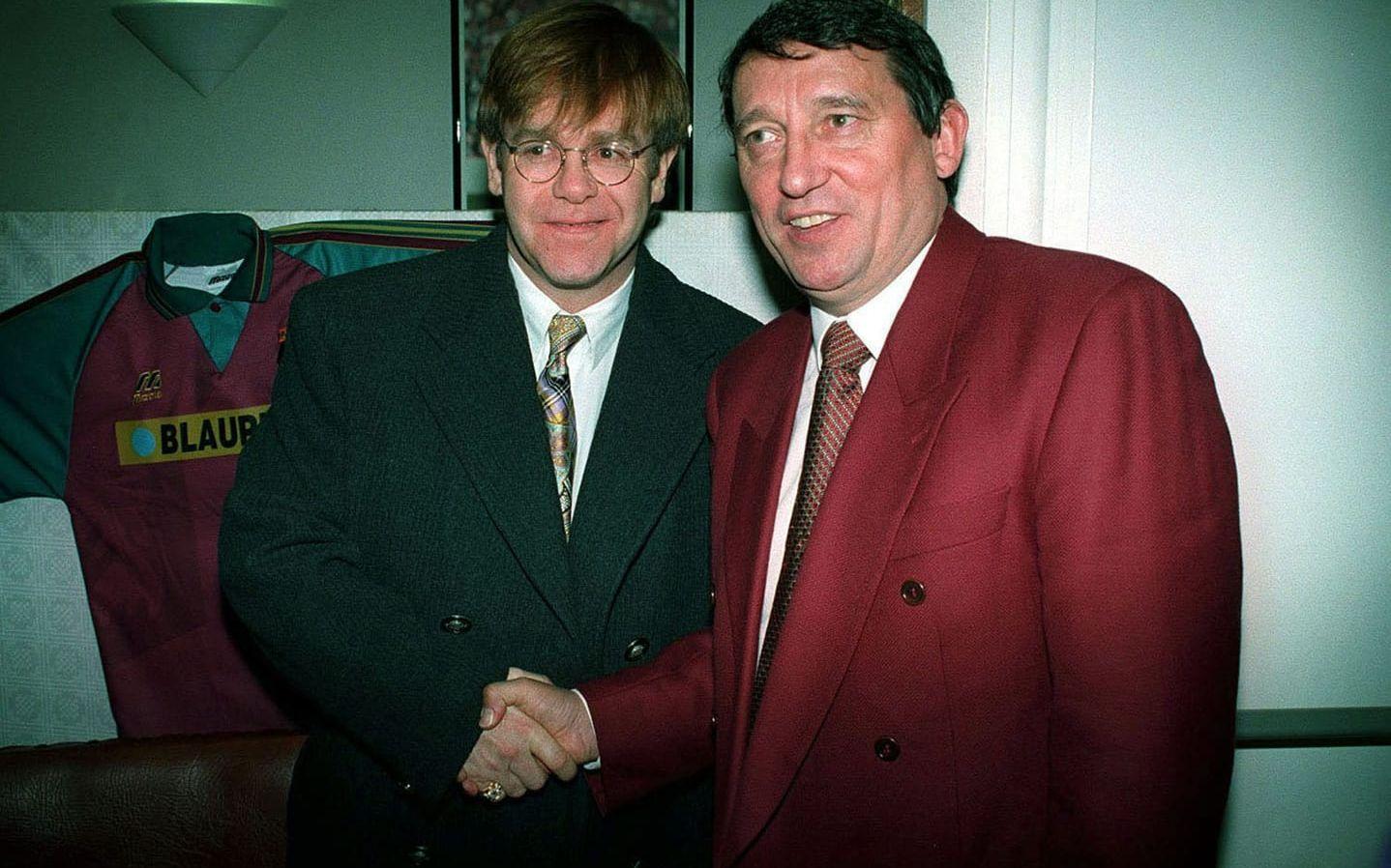 Graham Taylor tillsammans med popstjärnan Elton John. Bild: Bildbyrån