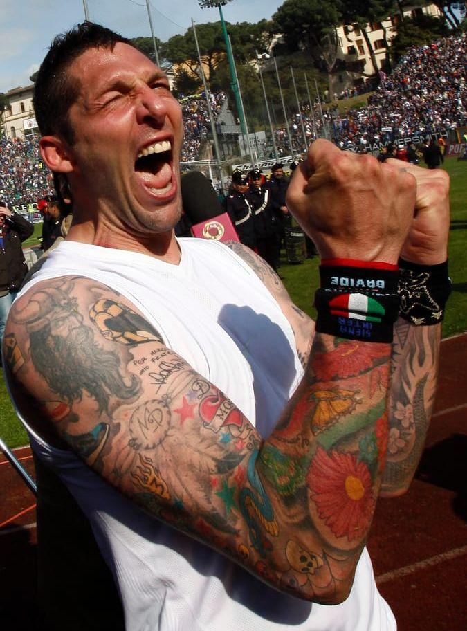 Marco Materazzi, som kanske mest är känd för att han blev nedskallad av Zinedine Zidane i VM-finalen 2006, tillhör en av fotbollens mer tatuerade. Bild: TT.