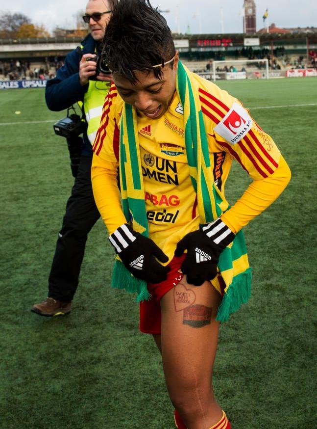 Brasilianske fotbollspelaren Elaine har en lite annorlunda tatuering. Bild: Bildbyrån.