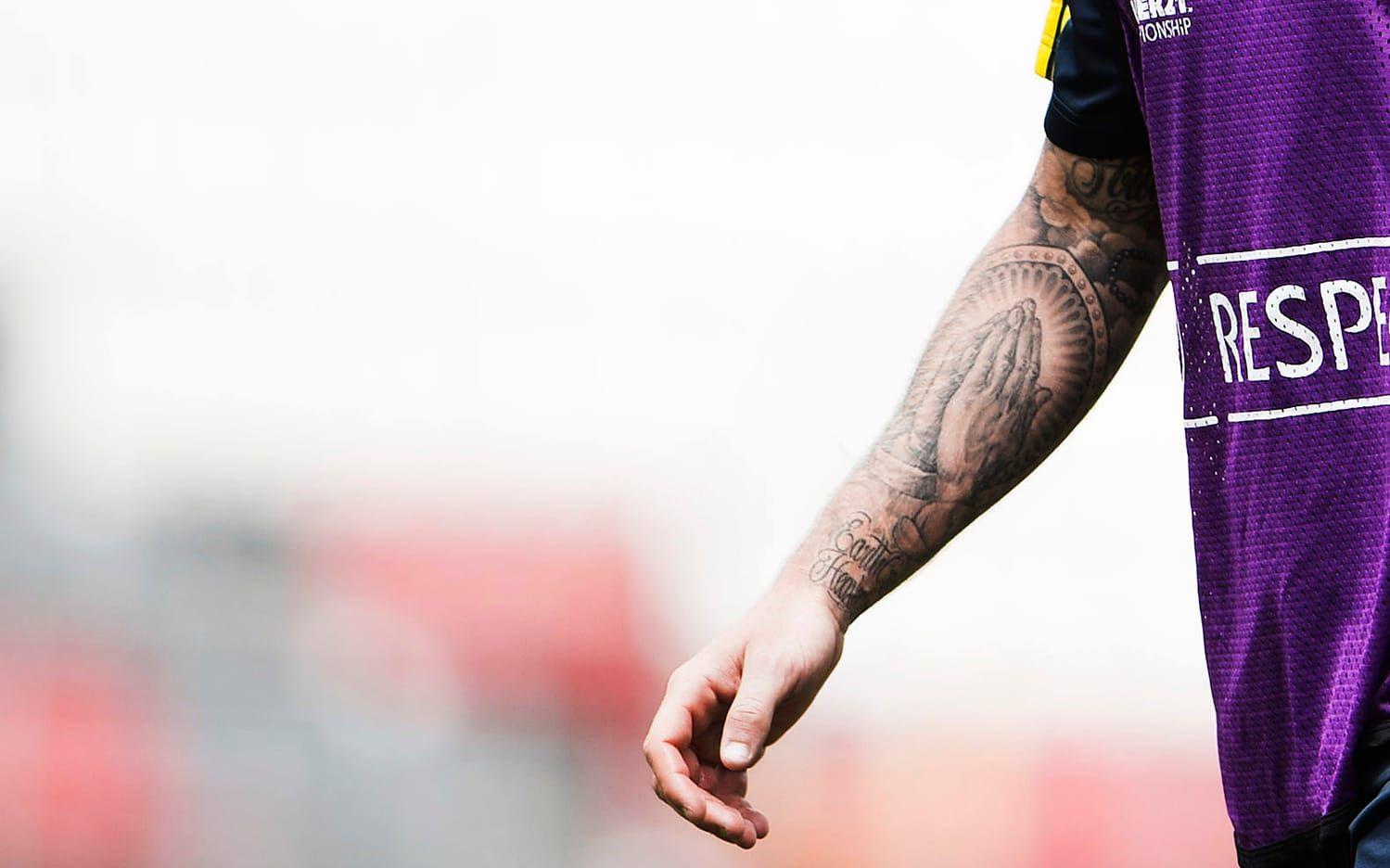 John Guidetti är en av många i det svenska fotbollslandslaget som har valt att smycka ut sin kropp med tatueringar. Bild: Bildbyrån.