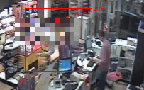 Paret fångades på flera bilder av övervakningskameror. Här är de inne i en videobutik. Ramin Sherzaj står vid kassan och flickvännen en bit ifrån och tittar ut genom fönstren. Bild: Polisen
