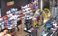Här är paret inne i videobutiken. Kvinnan han haft en relation med är inringad i rött och Ramin Sherzaj i gult.. Bild: Polisen