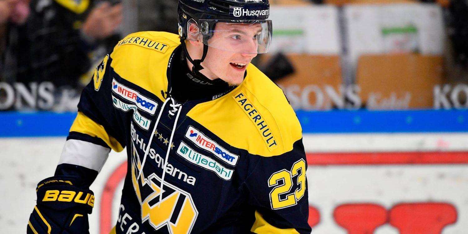 HV71:s Lias Andersson hoppas gå i pappas fotspår på lördag. Arkivbild.
