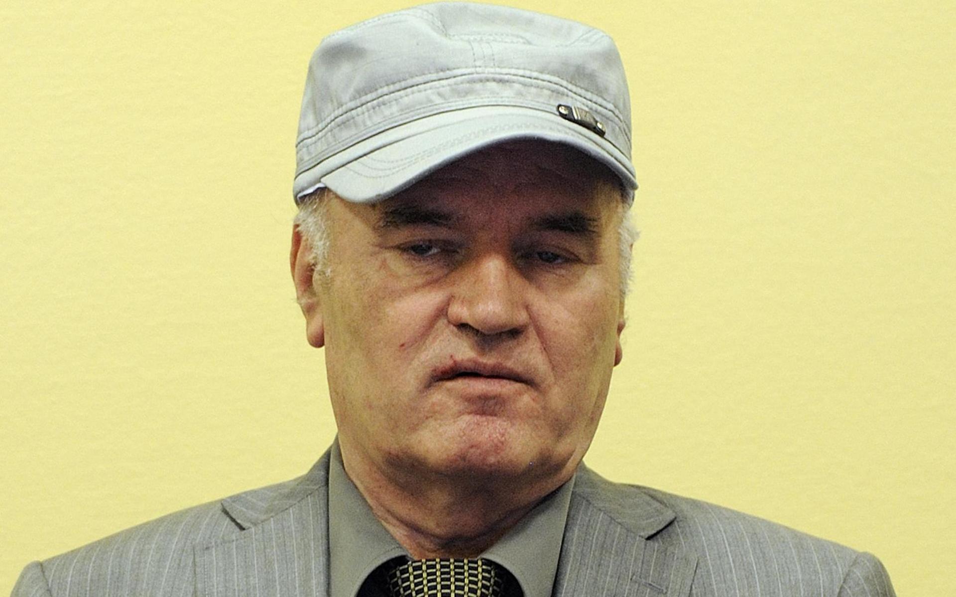 Ratko Mladic dömdes 2017 för krigsförbrytelser begångna av bosnienserbiska styrkor mot bosniaker och bosnienkroater under Bosnienkriget 1992–1995. Han fälldes bland annat för massakern i Srebrenica, då omkring 8 000 bosniakiska pojkar och män kallblodigt mördades i det värsta krigsbrottet i Europa sedan andra världskriget. Bild från 2011.