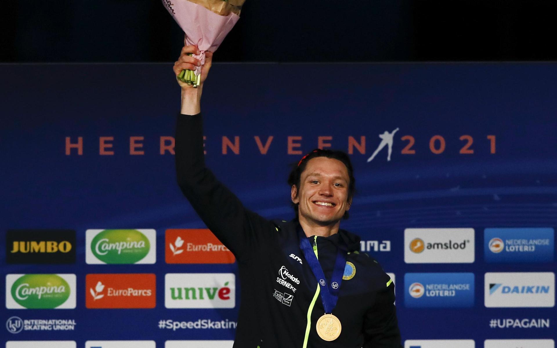 Nils van der Poel firar torsdagens VM-guld i 5 000 meter.