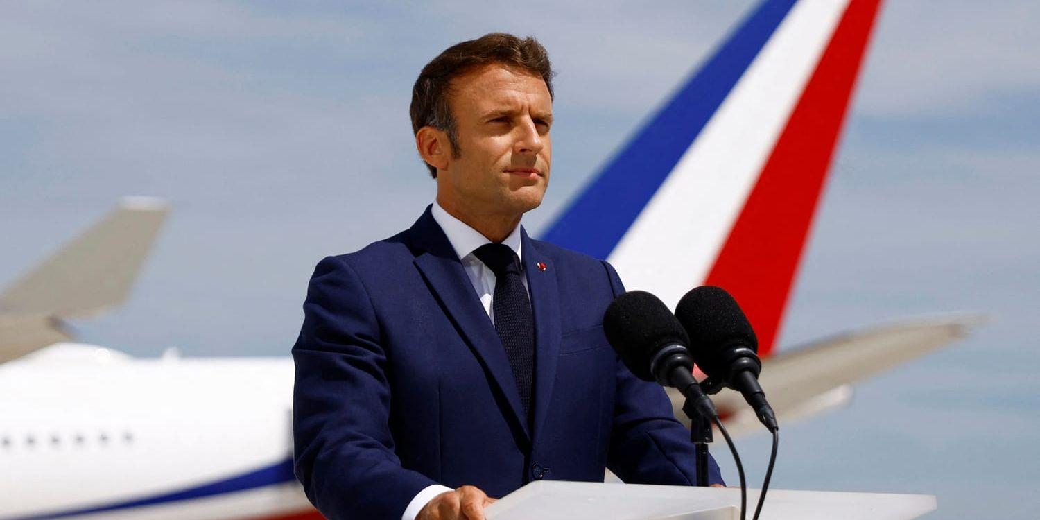 Frankrikes president Emmanuel Macron under en presskonferens på en flygplats i juni förra året. 