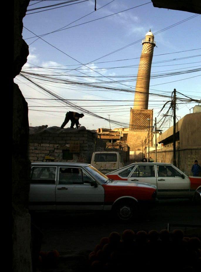 Lutande minareten i Mosul är ett känt landmärke och låg i anslutning till al-Nurimoskén. Bild: TT
