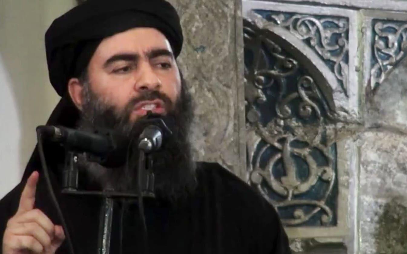 IS ledare Abu Bakr al-Baghdadi i moskén där han utropade terrororganisationens kalifat 2014. Bild: TT