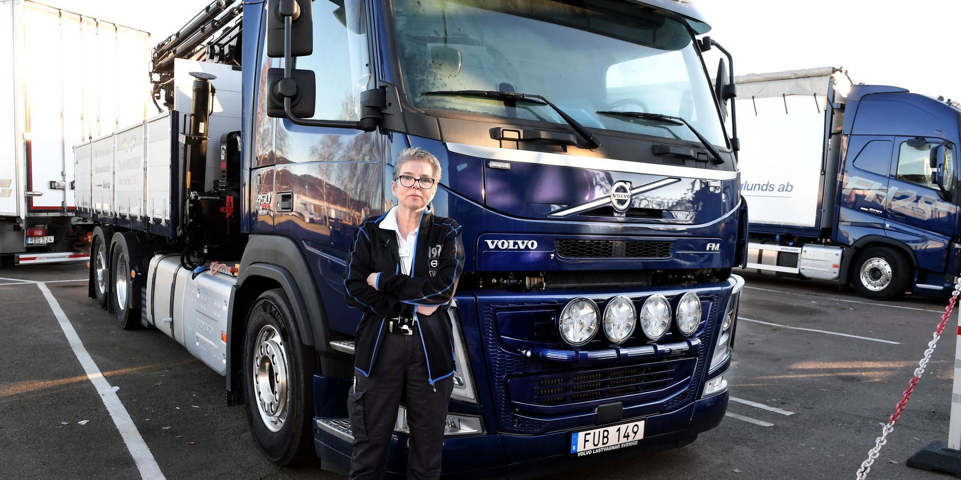Söker du en reservdel till en gammal Volvolastbil? Då är det Britt-Marie Högberg på Volvo Truck Center i Bäckebol du ska vända dig till. Efter över 40 år som reservdelsman sitter hon inne med unik erfarenhet och kunskap om reservdelar till gamla Volvolastbilar och var man kan hitta dem.