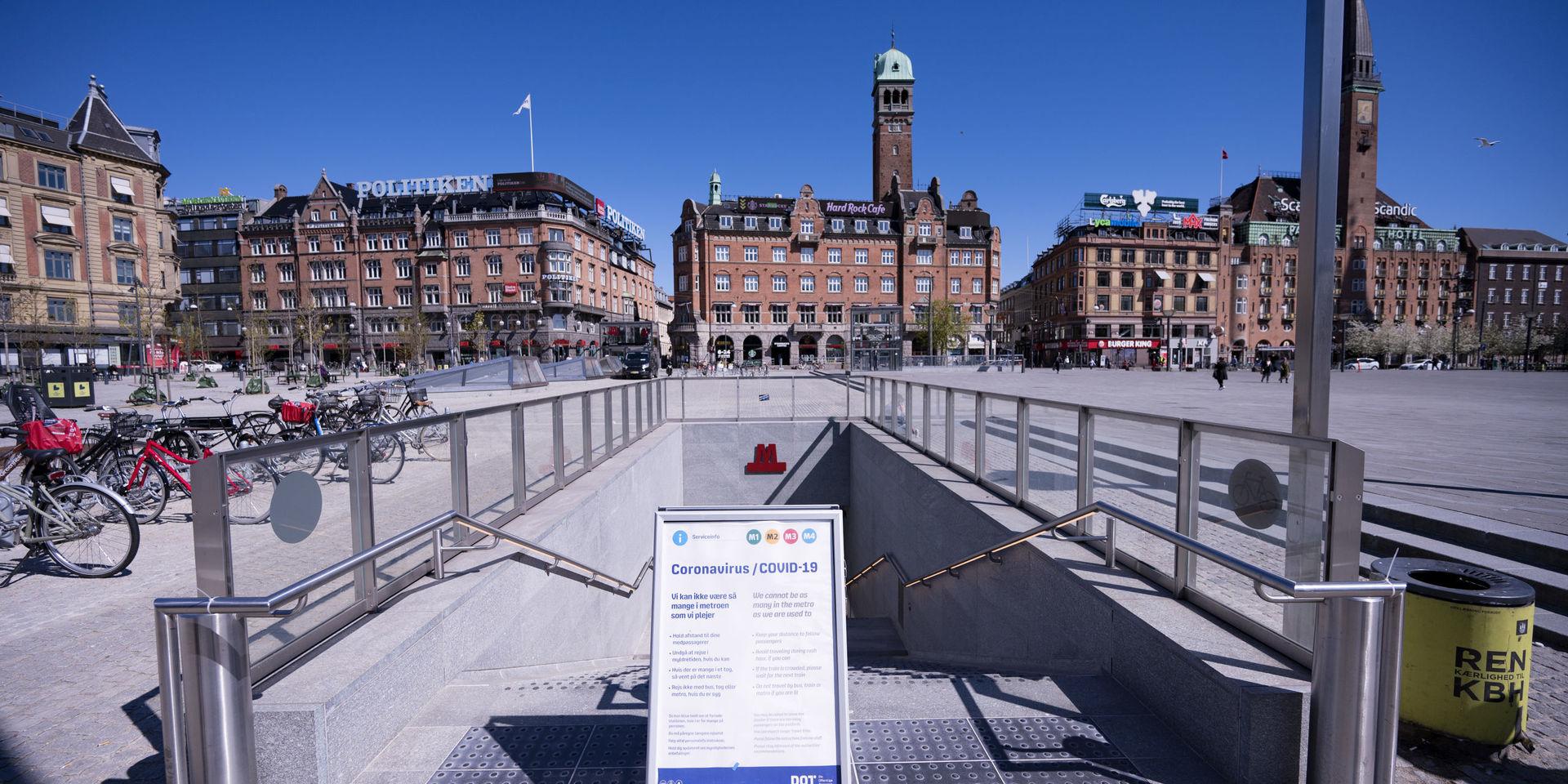 Köpenhamns gator och torg ligger öde under coronapandemin.