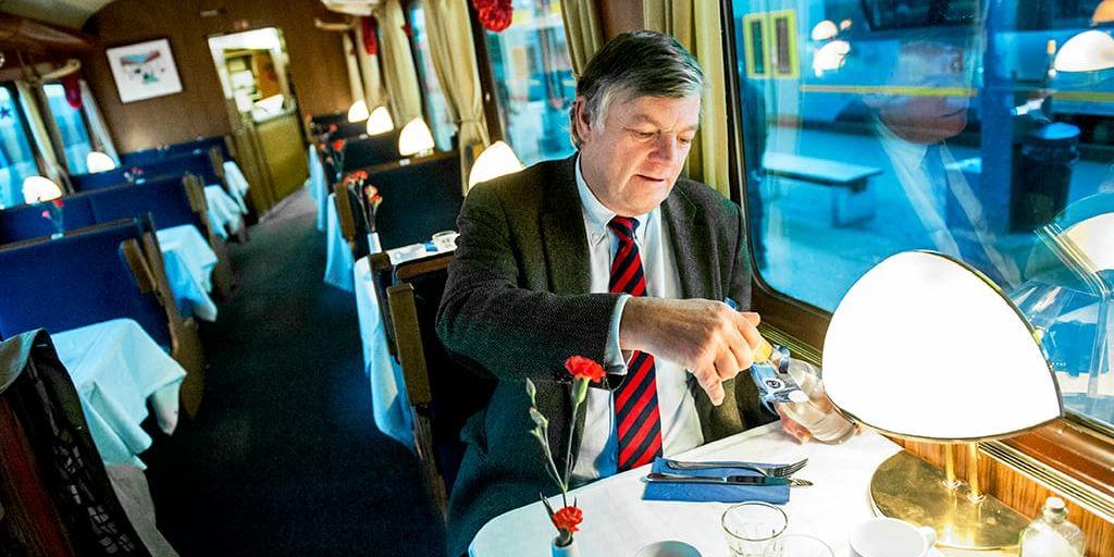 Ulf Smith, huvudägare i Skandinaviska Jernbanor, På Blå tåget serveras allt på riktigt porslin, tunga bestick och vita dukar.