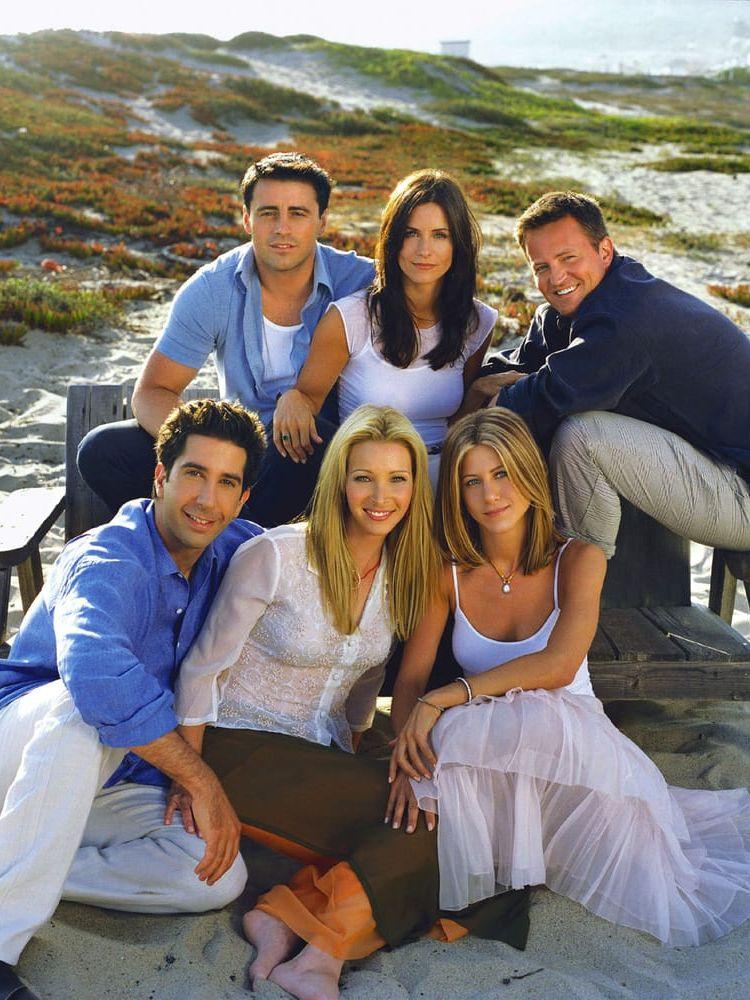 Matt LeBlanc som Joey, Courtney Cox Arquette som Monica, Matthew Perry som Chandler, David Schwimmer som Ross, Lisa Kudrow som Phoebe &amp; Jennifer Aniston som Rachel. Tillsammans bildar gänget kultserien ”Vänner” som sändes mellan 1994-2004.