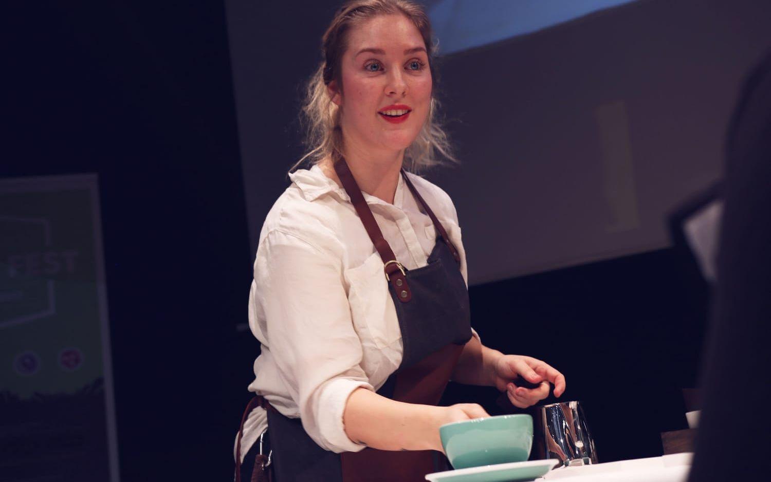 Clara Drake Pihlgren vann för tredje året i rad i kategorin "Latte Art Championship" som går ut på att göra "konst" med mjölken. Foto: Liv Omsén.