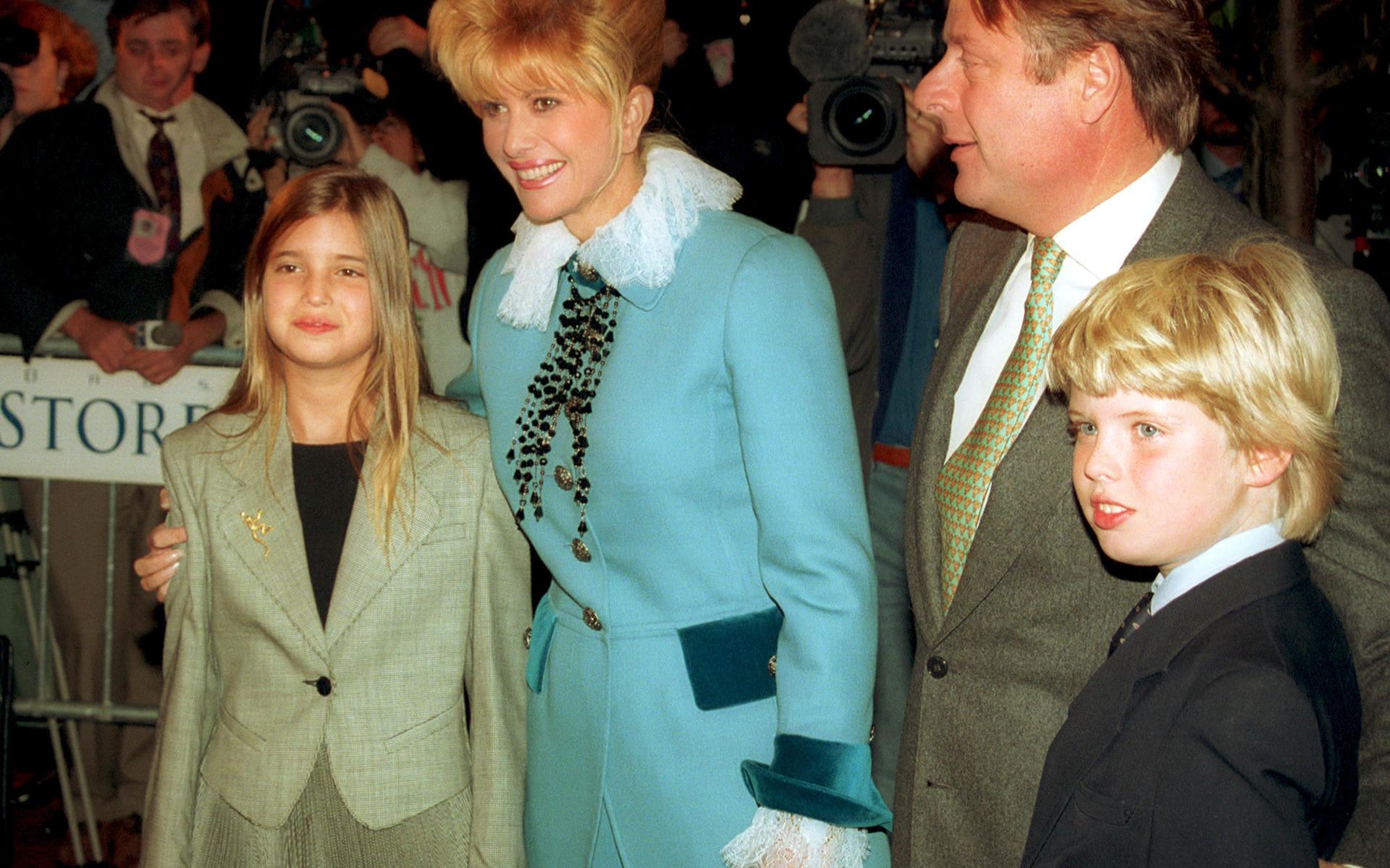 Ivana Trump med barnen Ivanka och Eric, tillsammans med Ricardo Mazuchelli, 1993.