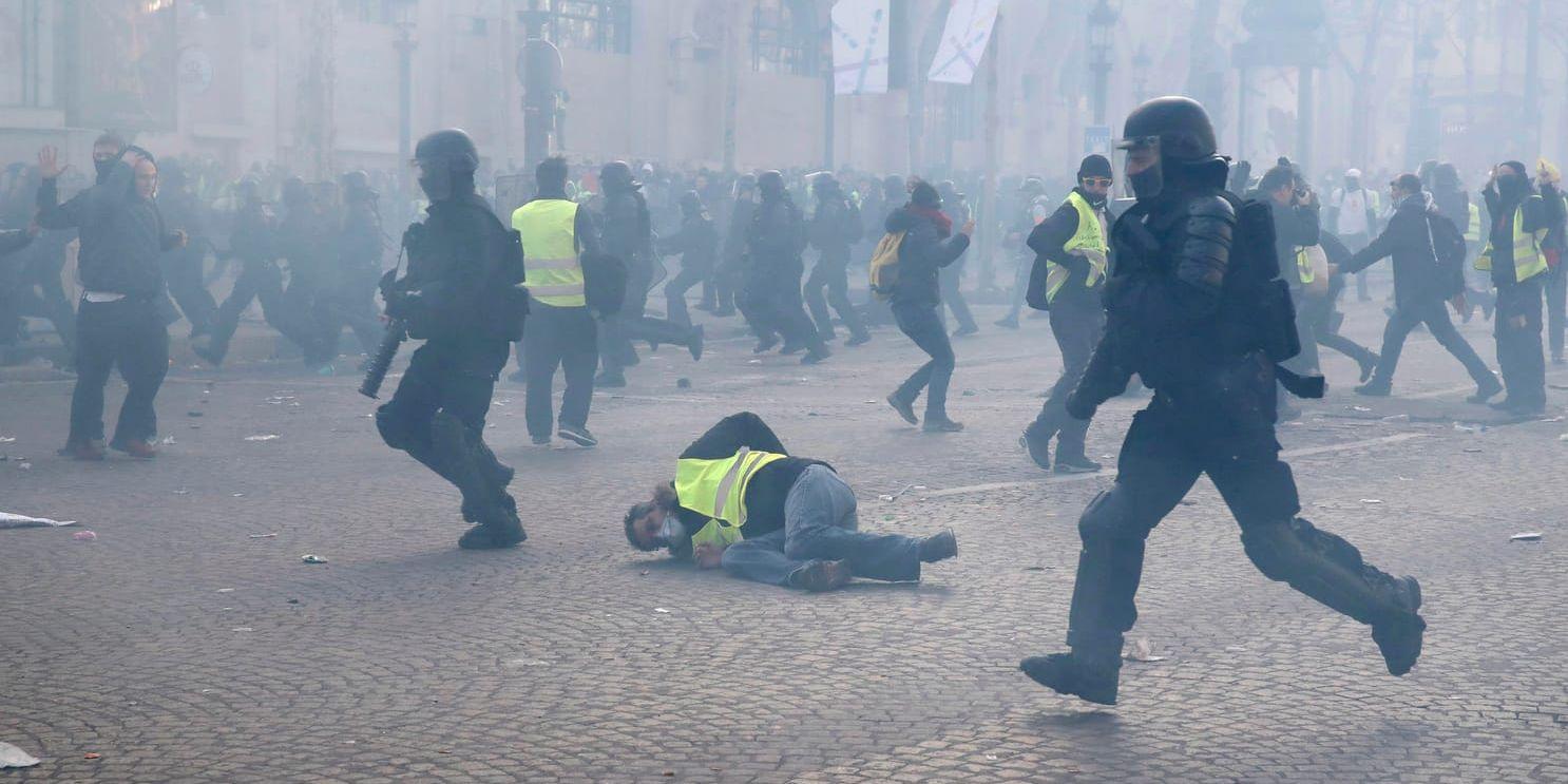 Fransk polis har det senaste halvåret ingripit vid flera av Gula västarnas protester i Frankrike. Arkivbild.