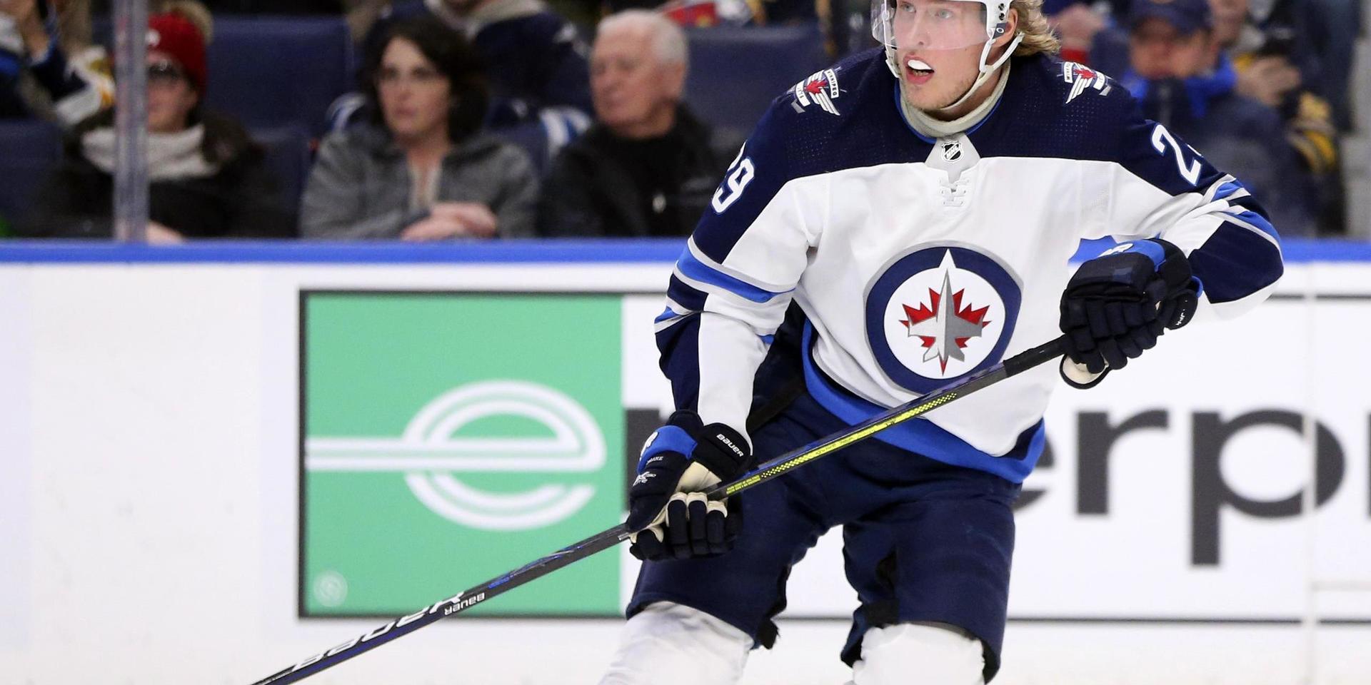 Finländske målspottaren Patrik Laine byter Winnipeg mot Columbus i NHL. Arkivbild.