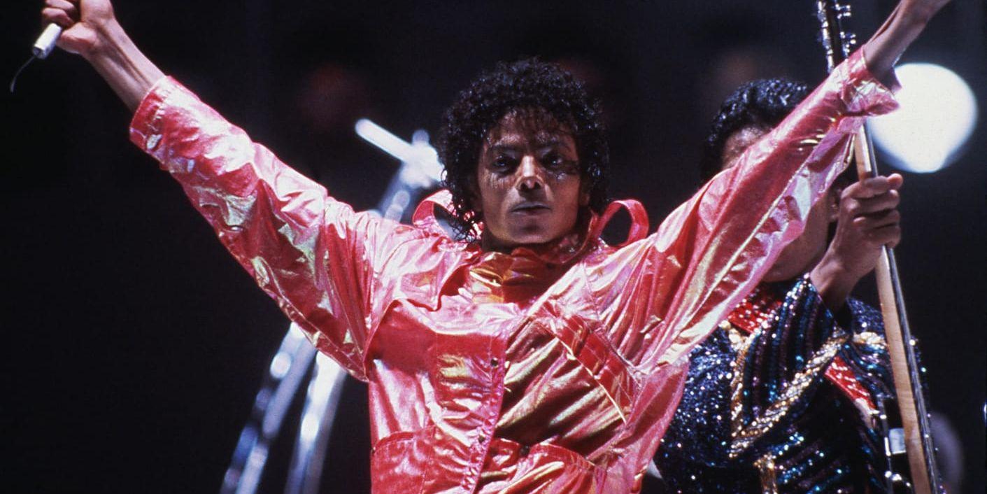 Michael Jackson på scen 1984, då han med sina syskon var ute på en turné som kallades Victory.