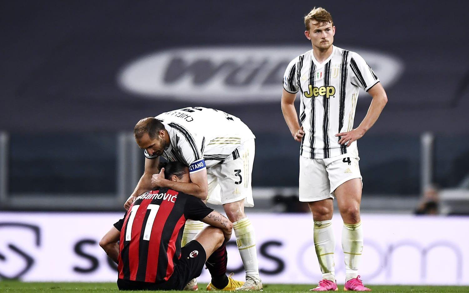 Den svenske anfallaren skadade knät under söndagens möte med Juventus. 